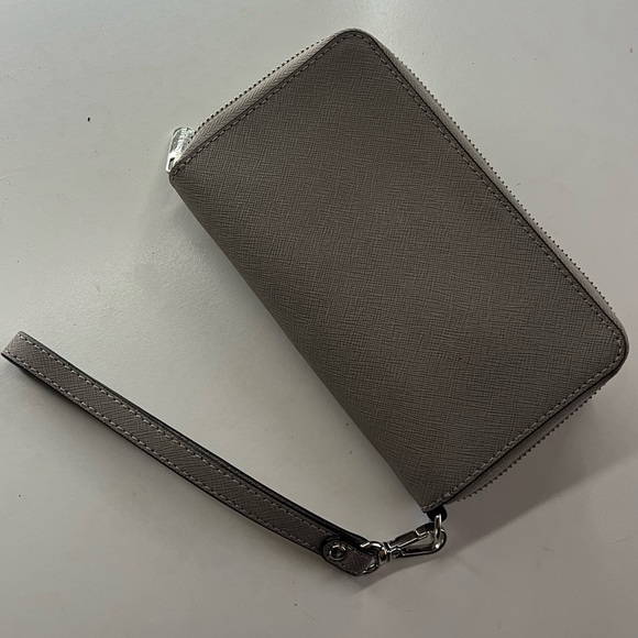 Michael Kors Gray Wrist Wallet with Strap - Picture 4 of 5